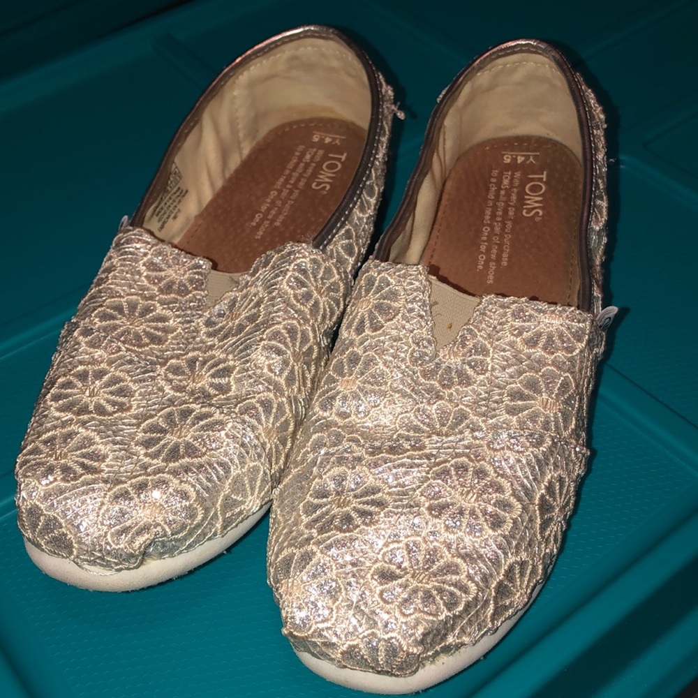 Youth Toms 4.5 fits 6-6/2 women’s